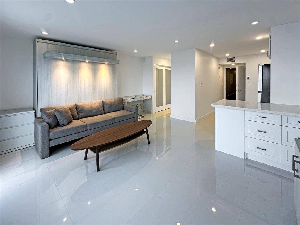 Fort Lauderdale, FL 33304,3000 E Sunrise Blvd #17H