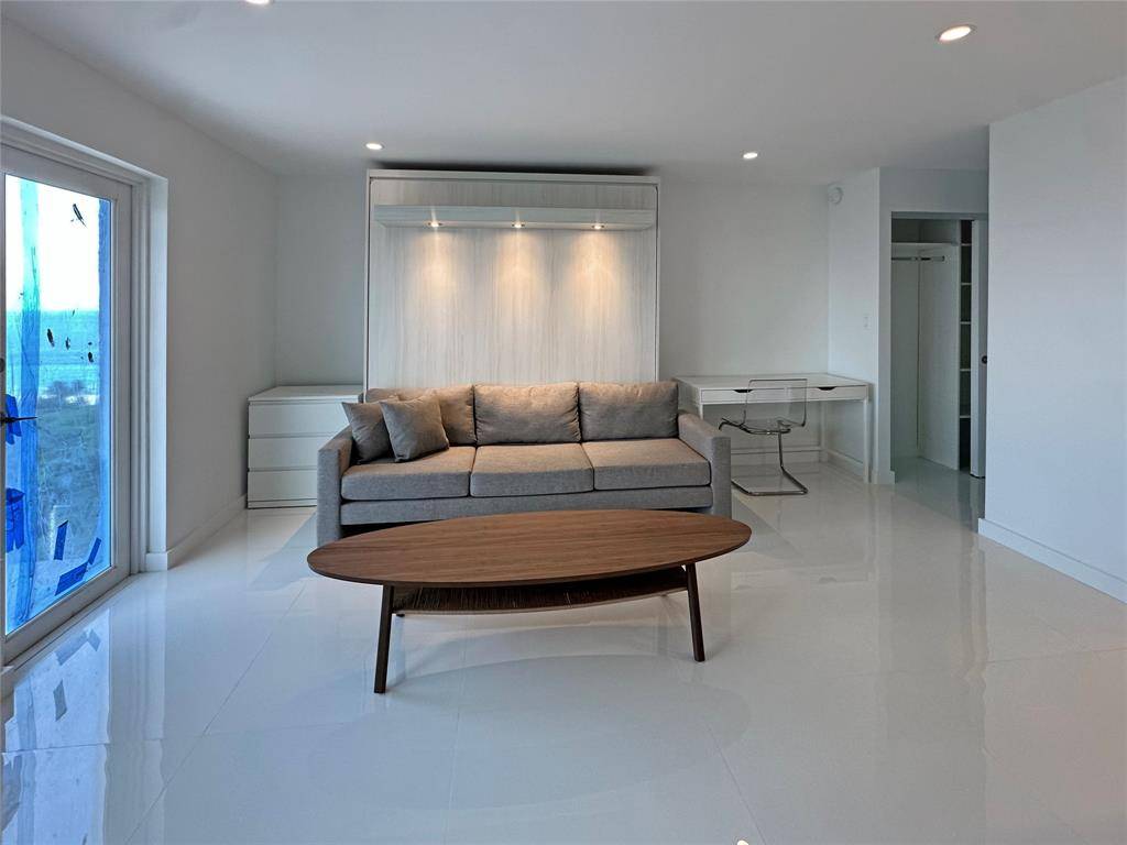 Fort Lauderdale, FL 33304,3000 E Sunrise Blvd #17H