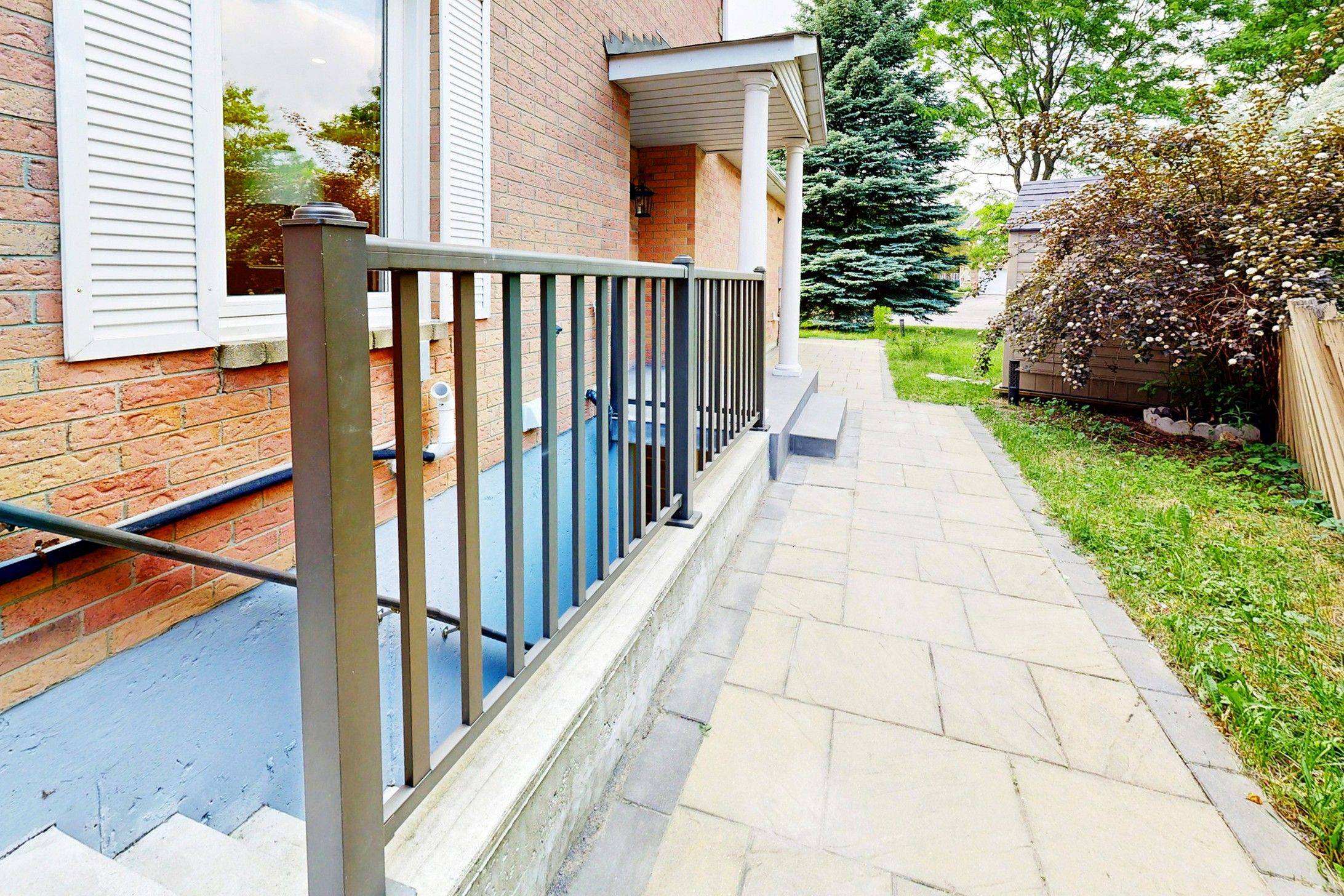 Richmond Hill, ON L4C 9R3,60 Steepleview CRES
