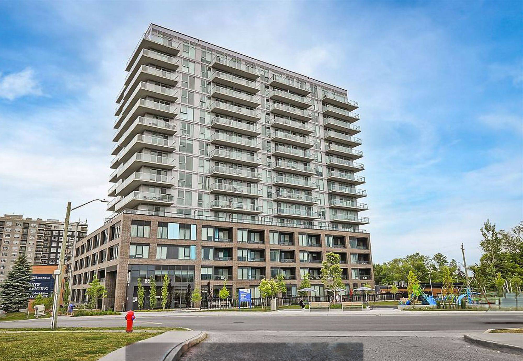 185 Deerfield Rd RD #1206, Newmarket, ON L3Y 0G7
