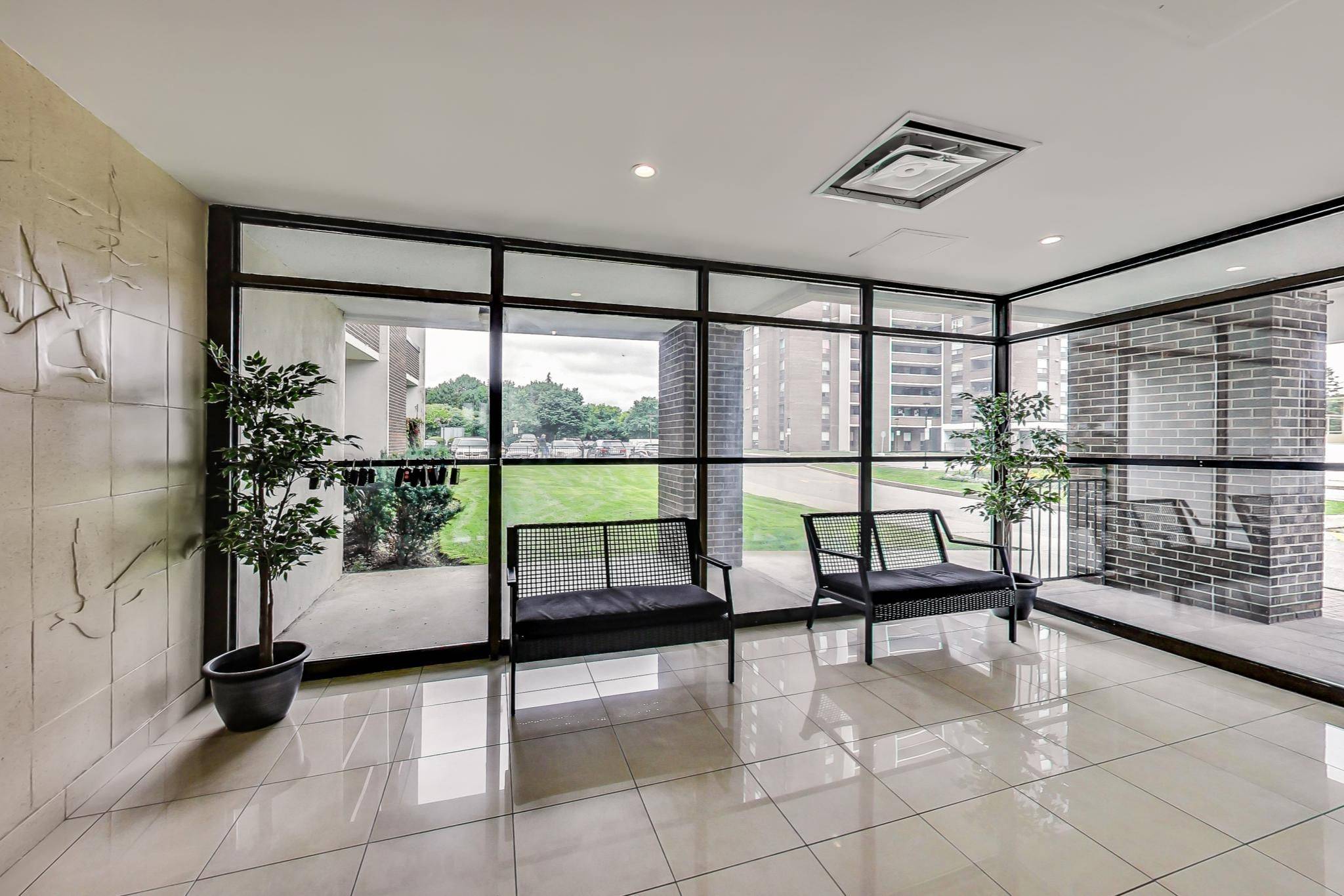 Mississauga, ON L5E 3E3,1515 Lakeshore RD E #1510