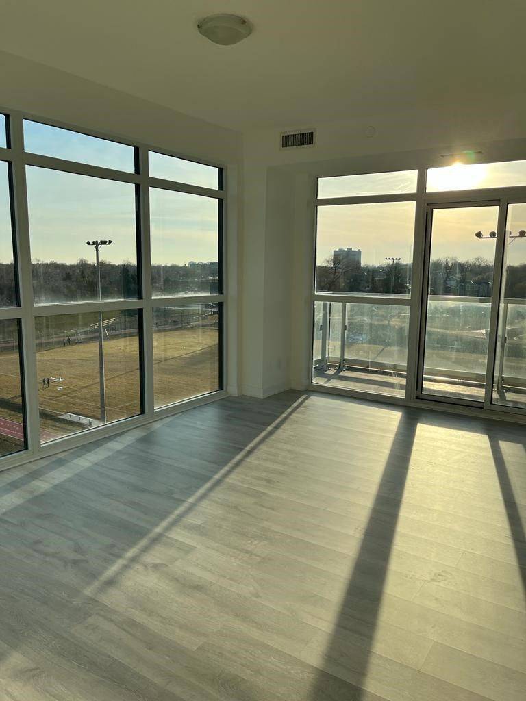 251 Manitoba ST #616, Toronto W06, ON M8Y 0C7