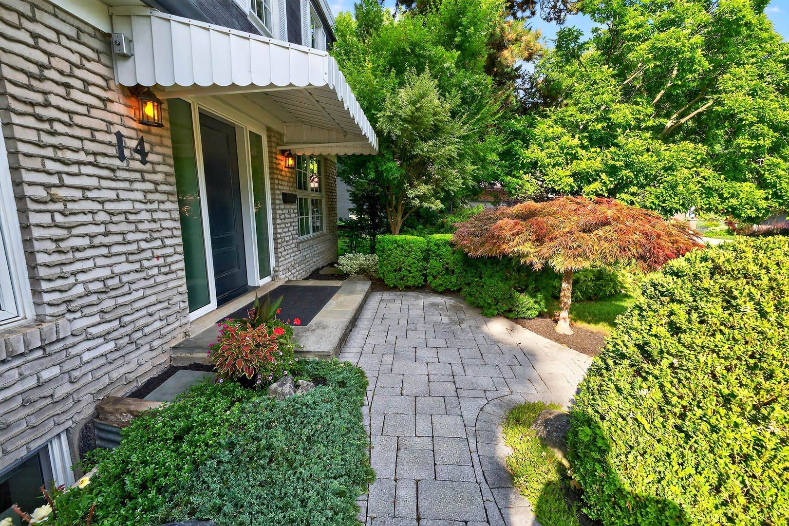 Toronto W08, ON M9C 2G3,14 Cosway CT