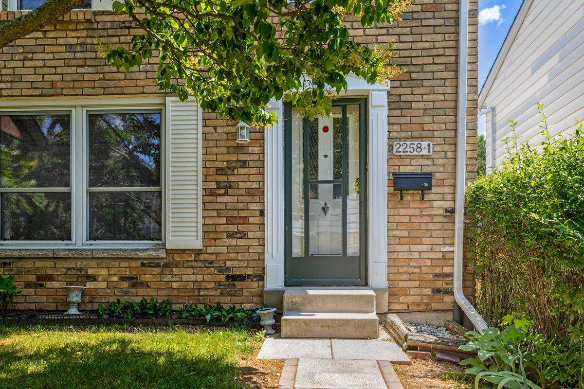Burlington, ON L7P 2Z9,2258 Upper Middle RD #1