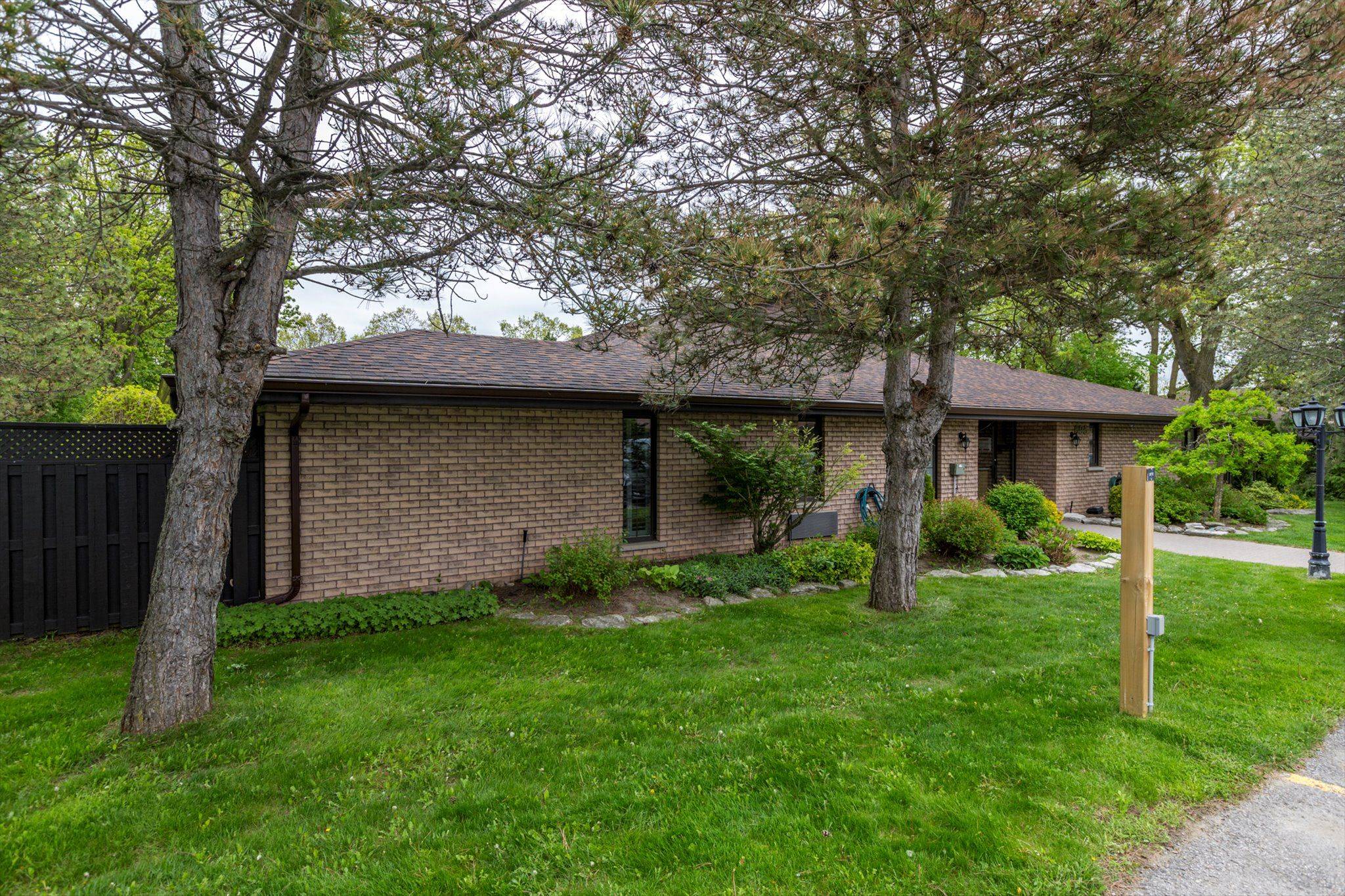 695 Whitaker ST #4, Peterborough East, ON K9H 7K3