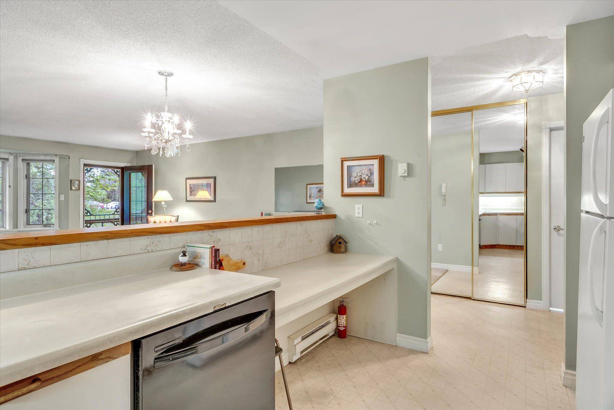 Peterborough East, ON K9H 7K3,695 Whitaker ST #4