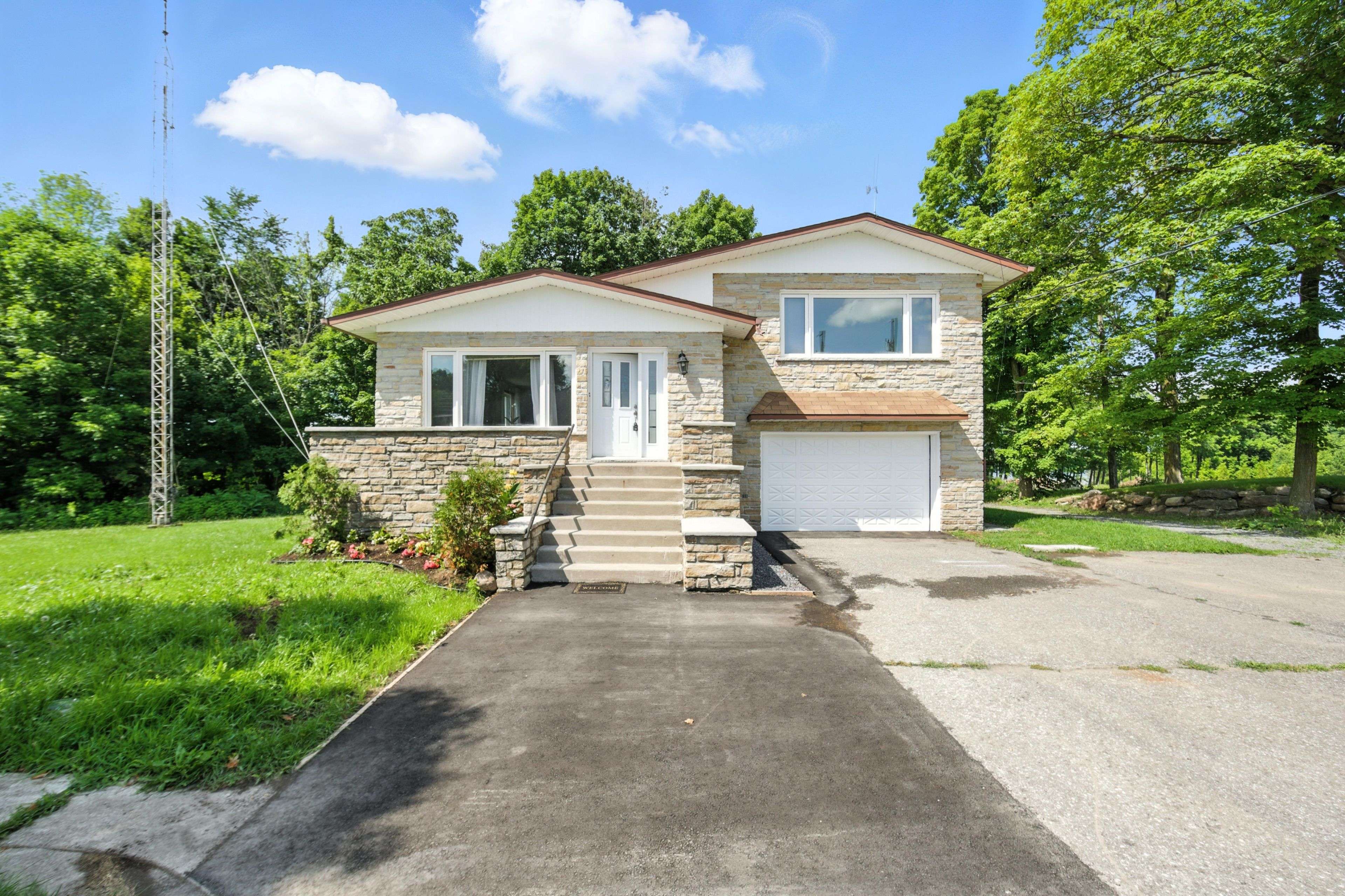 2505 Front RD, East Hawkesbury, ON K6A 2R2