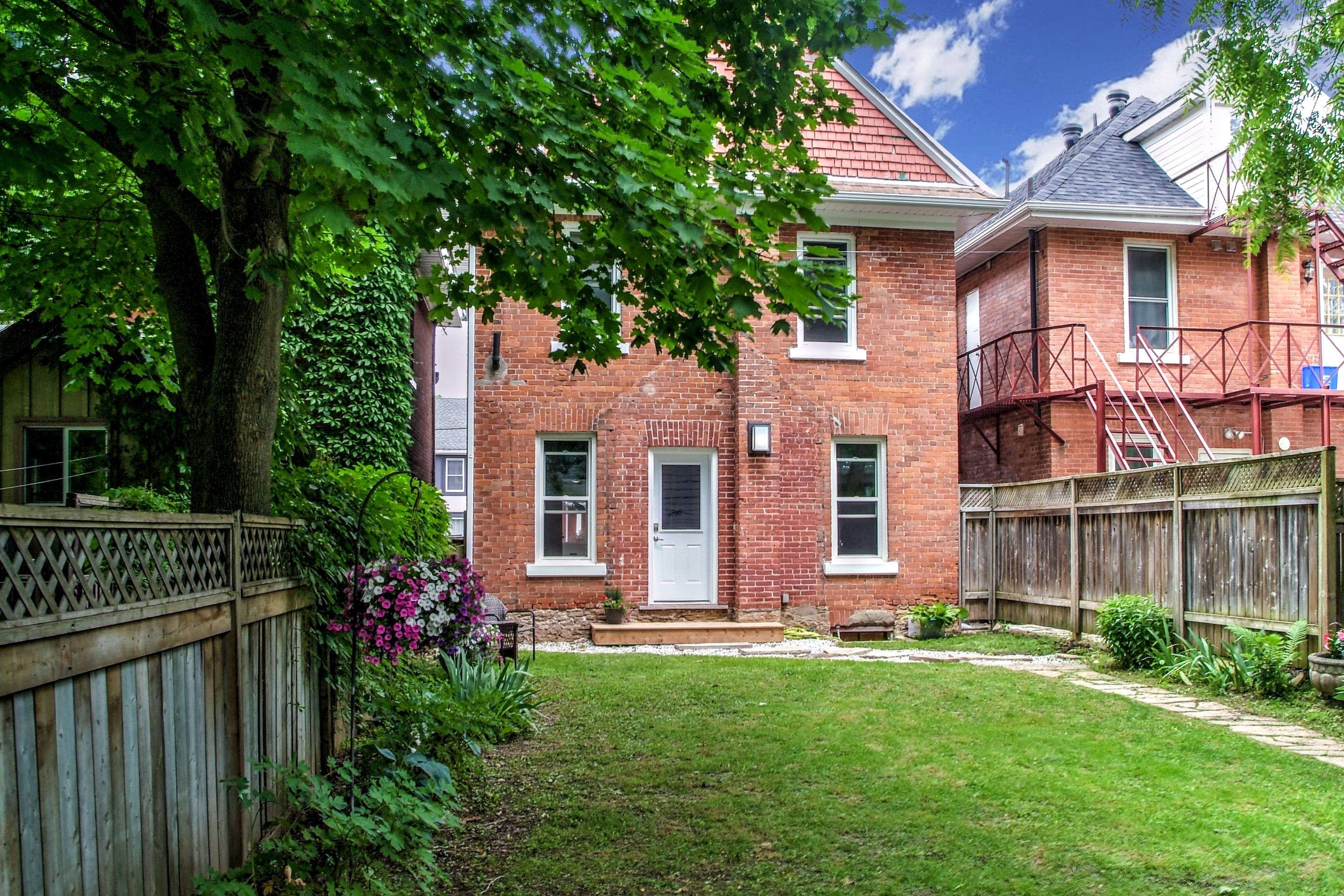 Owen Sound, ON N4K 1L7,689 8th ST E