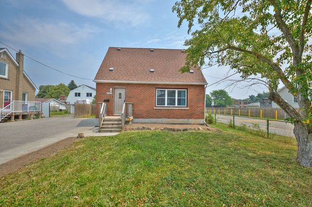 3090 Dorchester RD, Niagara Falls, ON L2J 2Z7
