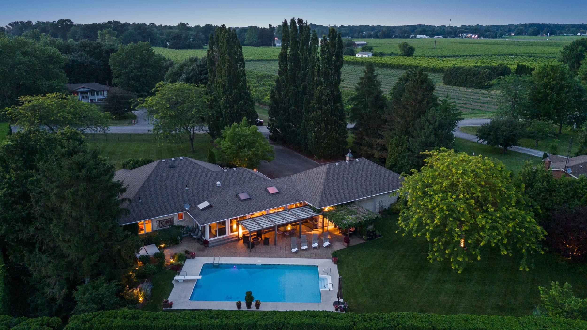 39 Hunter RD, Niagara-on-the-lake, ON L0S 1J0