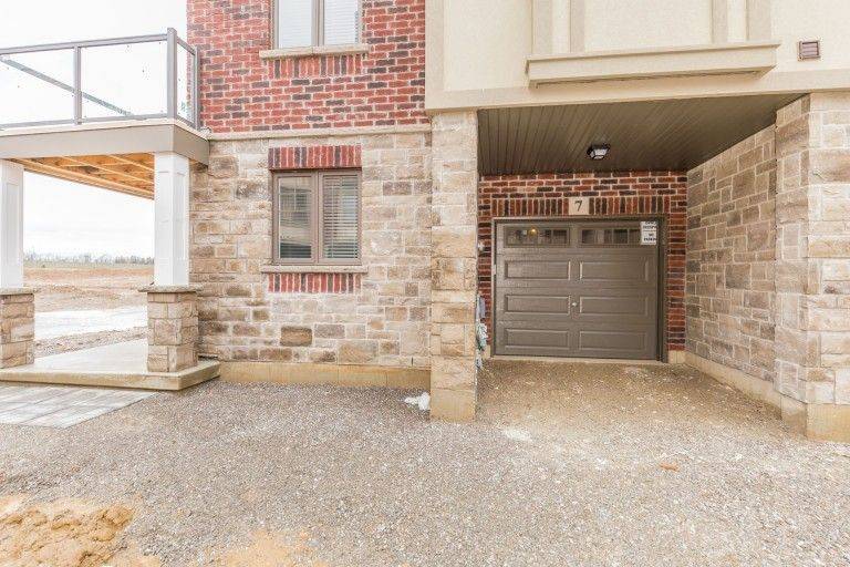 Hamilton, ON L9G 0G7,7 EGLESTON LN