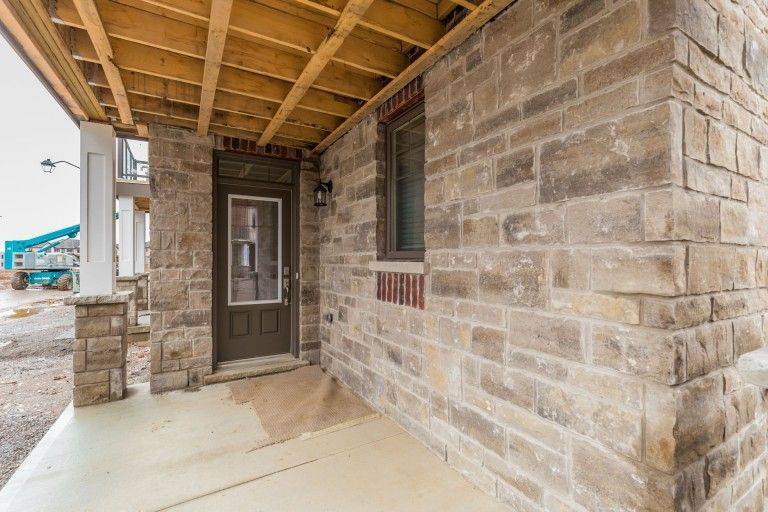 Hamilton, ON L9G 0G7,7 EGLESTON LN