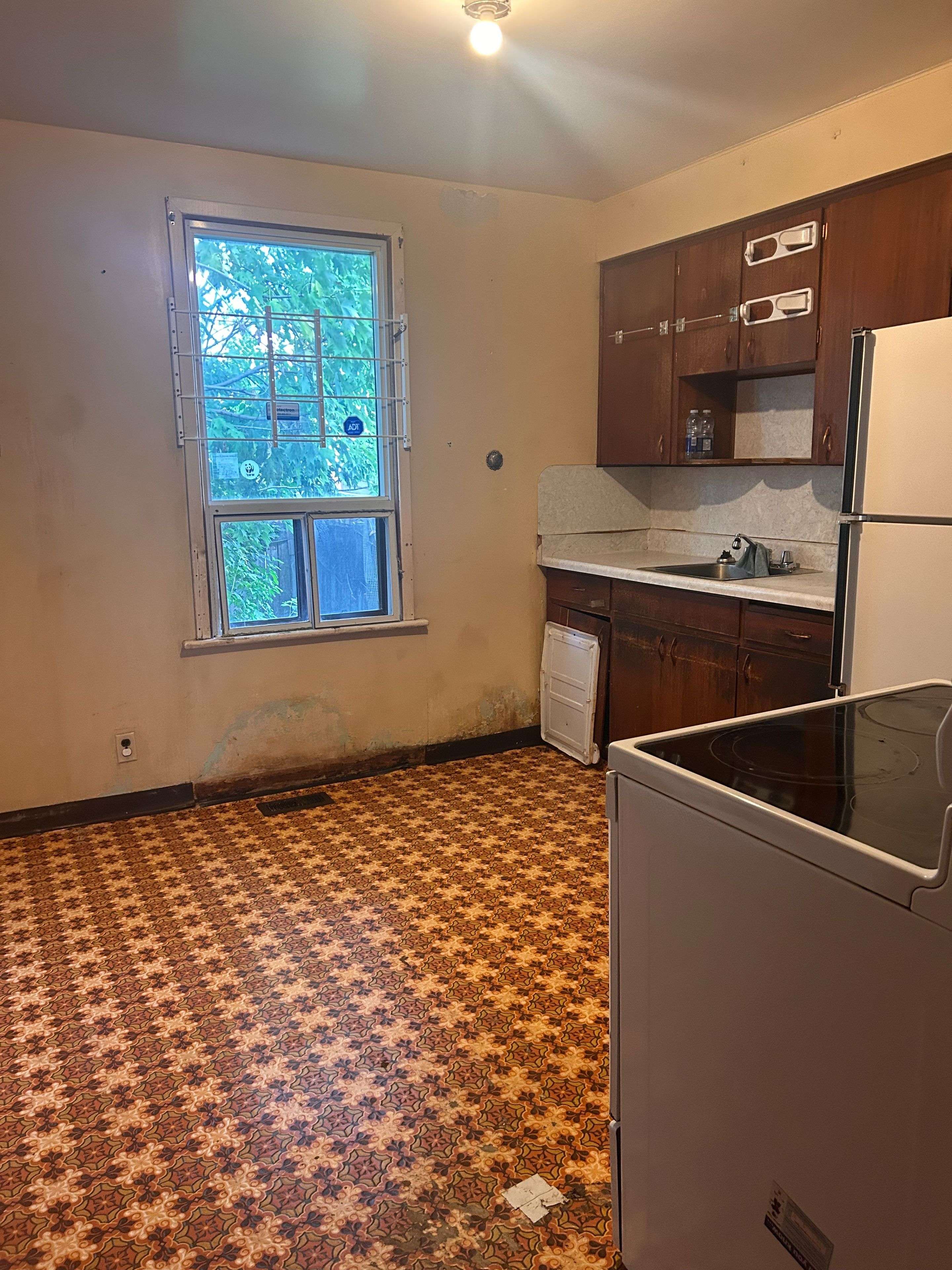 Hamilton, ON L8L 2V2,23 Edward ST