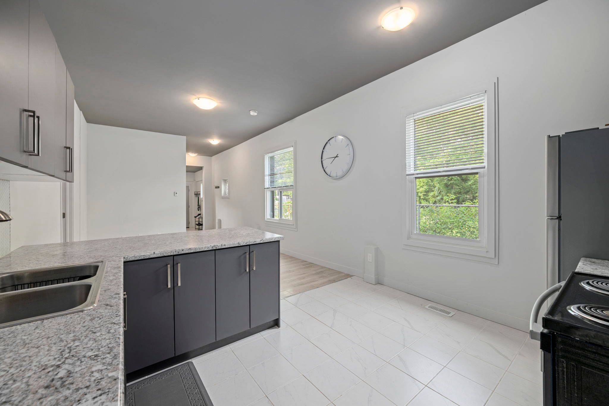 London East, ON N6B 1C2,452 South ST