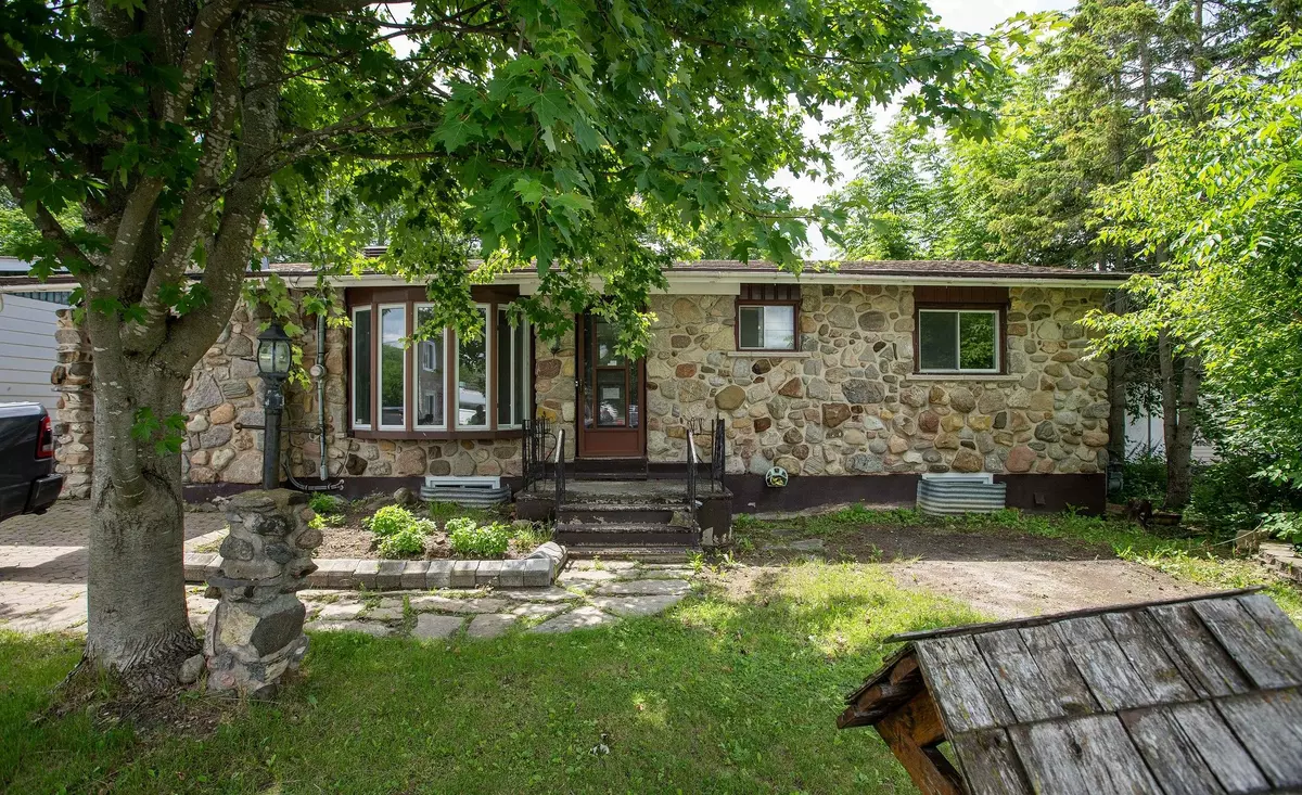 North Glengarry, ON K0C 1A0,84 Kenyon ST E