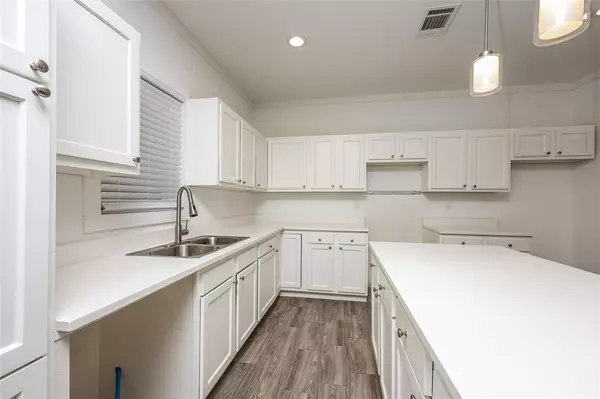 Dallas, TX 75212,2043 Bayside Street