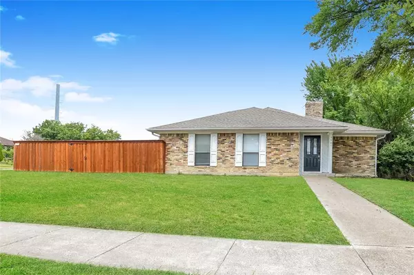5401 Edgewater Circle, Rowlett, TX 75088