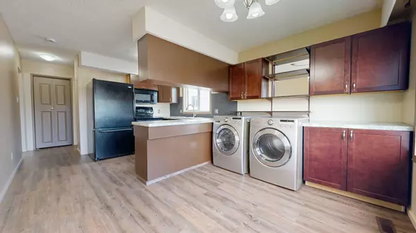 Grande Prairie, AB T8V 1B2,9315 103 AVE