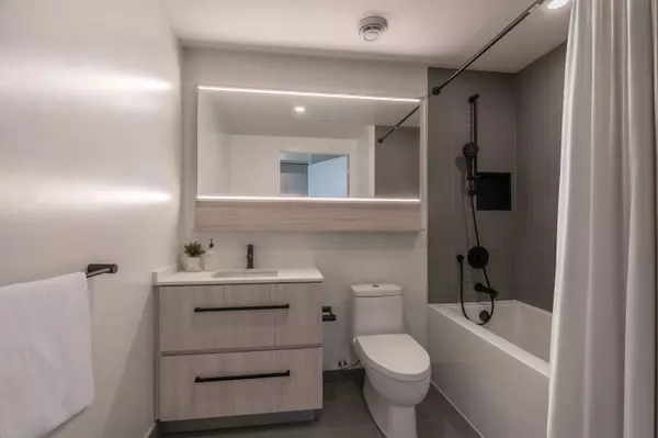 Toronto C08, ON M5A 0X2,425 Front ST E #907