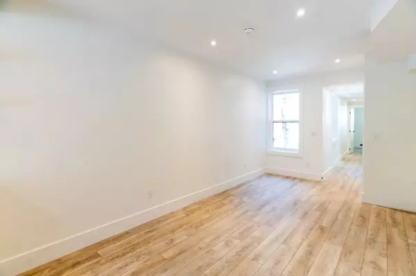 129 Kenilworth AVE #Main, Toronto E02, ON M4L 3S7
