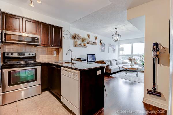 60 Fairfax CRES #526, Toronto E04, ON M1L 0E1