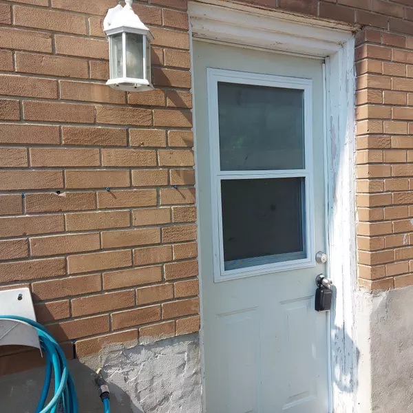 Oshawa, ON L1H 3M8,432 Bloor ST E #BSMT