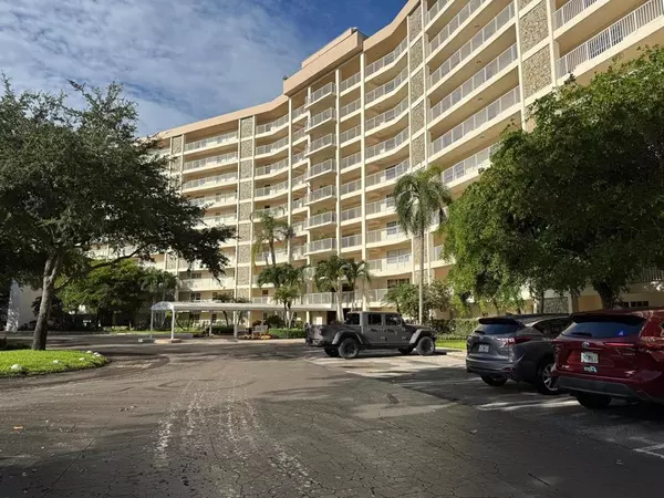 Pompano Beach, FL 33069,3507 Oaks Way #208