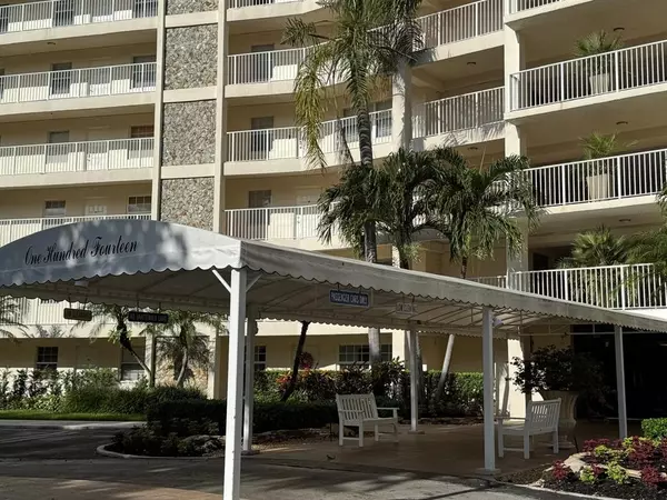 Pompano Beach, FL 33069,3507 Oaks Way #208