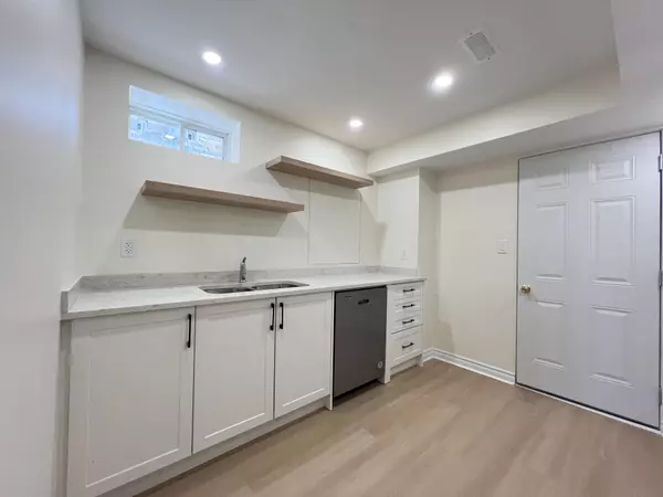 Richmond Hill, ON L4S 1N2,132 Hartney DR #Lower