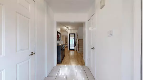 Oakville, ON L6H 3G6,1418 Jefferson CRES