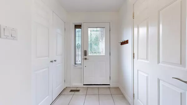 Oakville, ON L6H 3G6,1418 Jefferson CRES