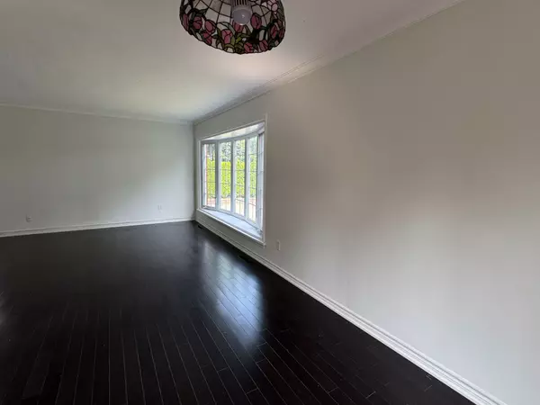 Mississauga, ON L5E 2X6,1590 Liveoak DR