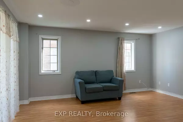 Brampton, ON L6R 1S1,65 Quail Feather CRES