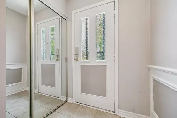 Burlington, ON L7P 2Z9,2258 Upper Middle RD #1