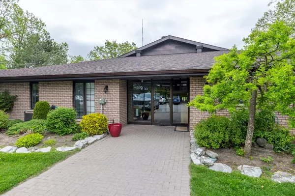 Peterborough East, ON K9H 7K3,695 Whitaker ST #4