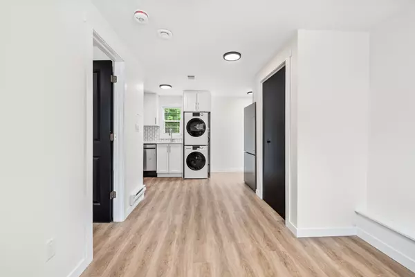 Kingston, ON K7L 4M8,493 COLLEGE ST #4