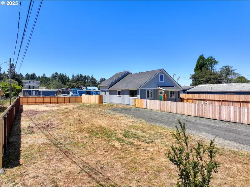 0 Everett ST, North Bend, OR 97459