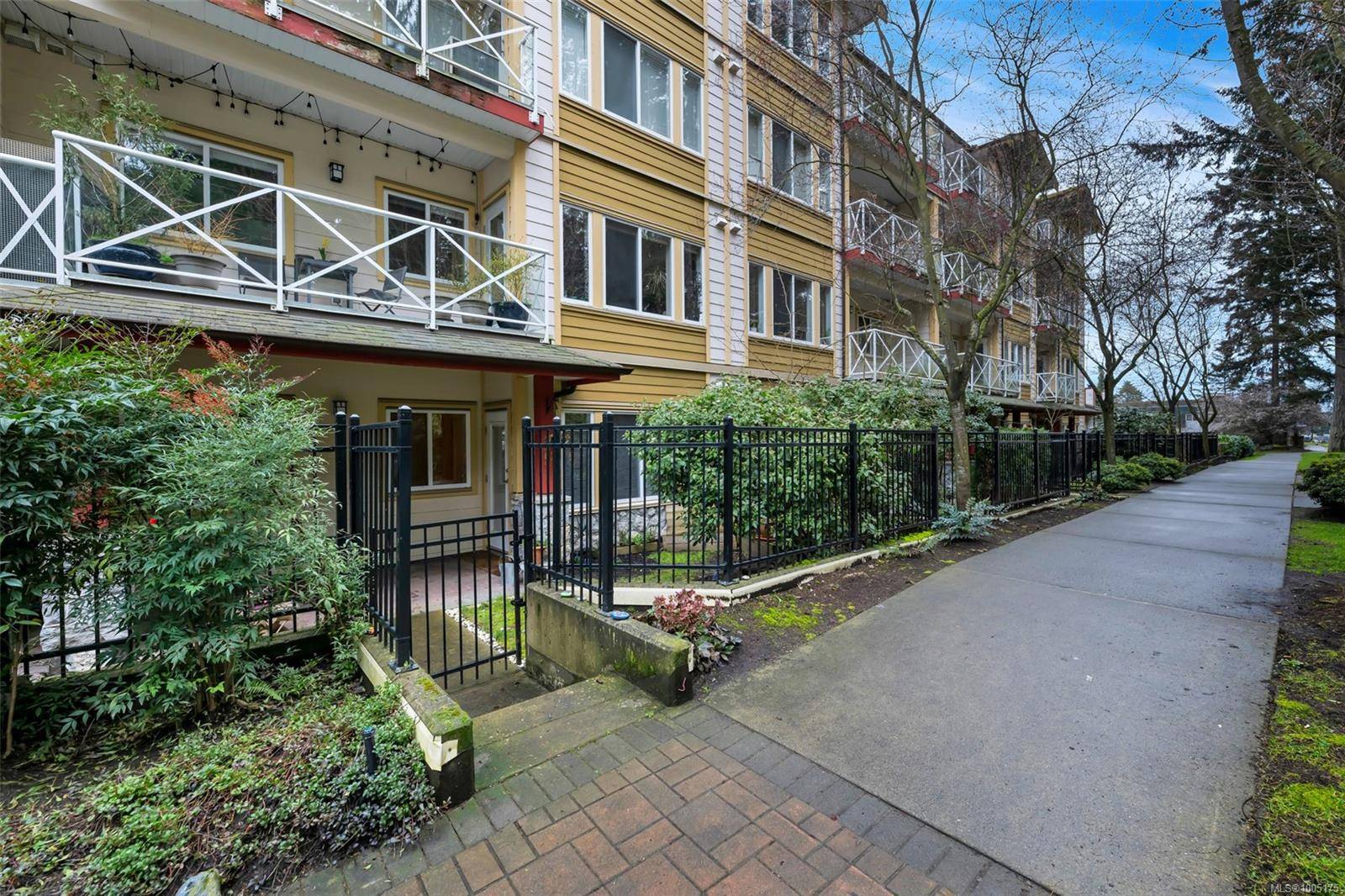 360 Goldstream Ave #103, Colwood, BC V9B 2W3