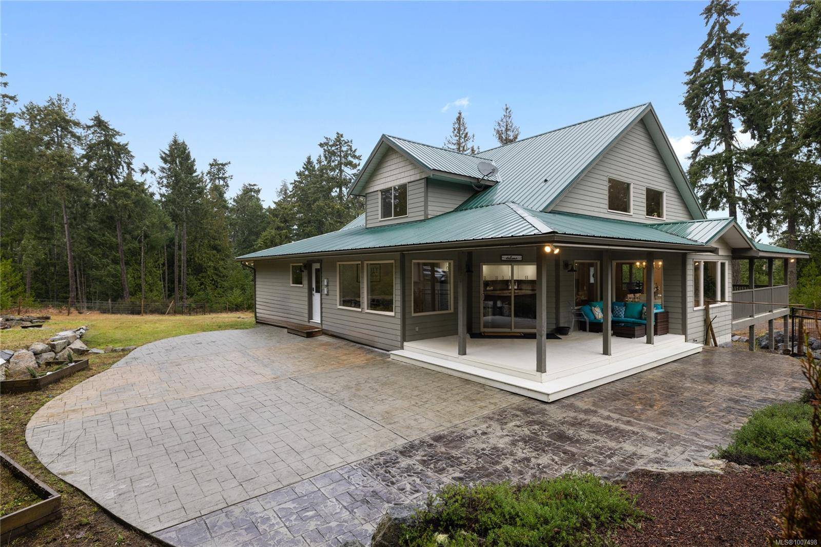 907 Hemsworth Rd, Qualicum Beach, BC V9K 1R3