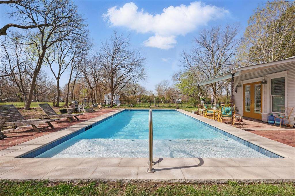Waxahachie, TX 75165,813 W Main Street