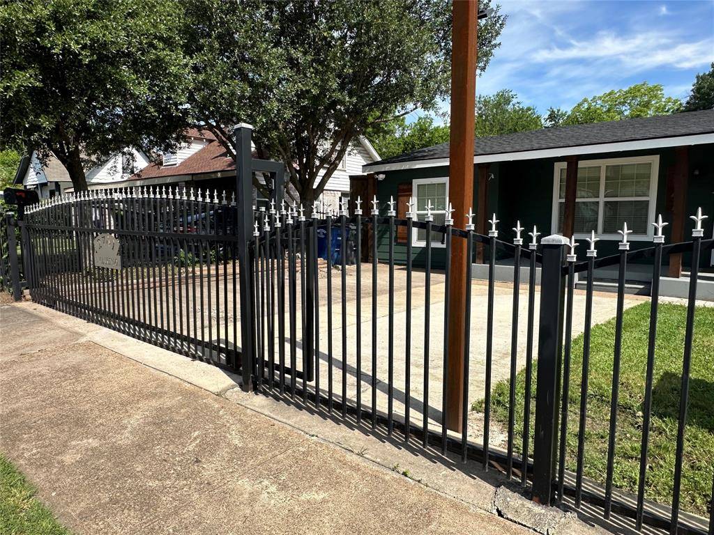 Dallas, TX 75211,2741 W Clarendon Drive