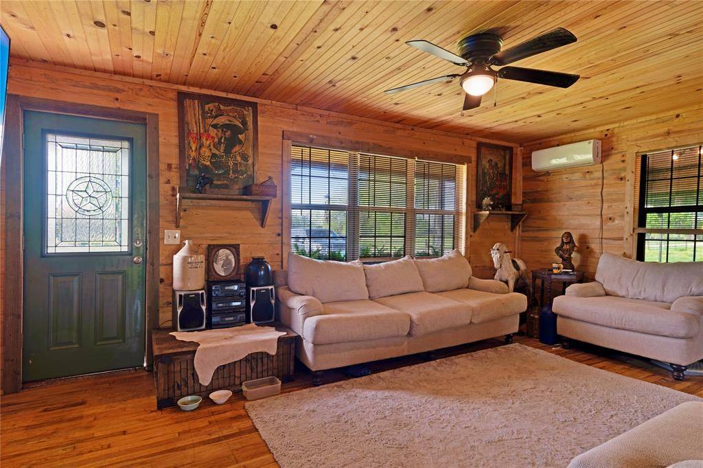 Pattonville, TX 75468,8027 Farm Road 196