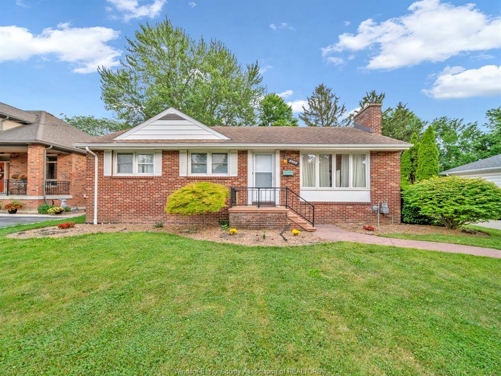 Windsor, ON N9G 1B6,1045 CABANA Road West