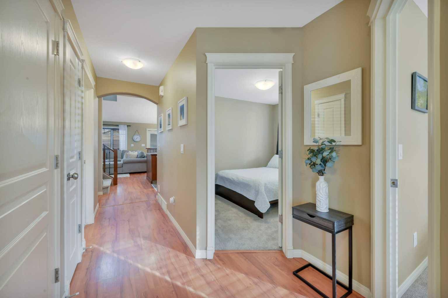 Red Deer, AB T4N 7E5,33 White AVE
