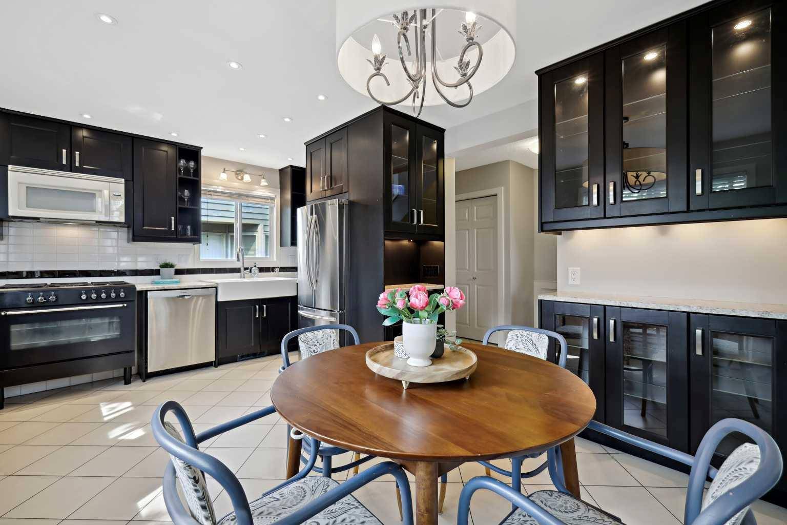 127 11 AVE NE #6, Calgary, AB T2E 0Y7