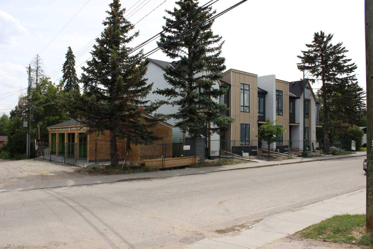 2371 20 AVE Northwest, Calgary, AB T2M 4C9