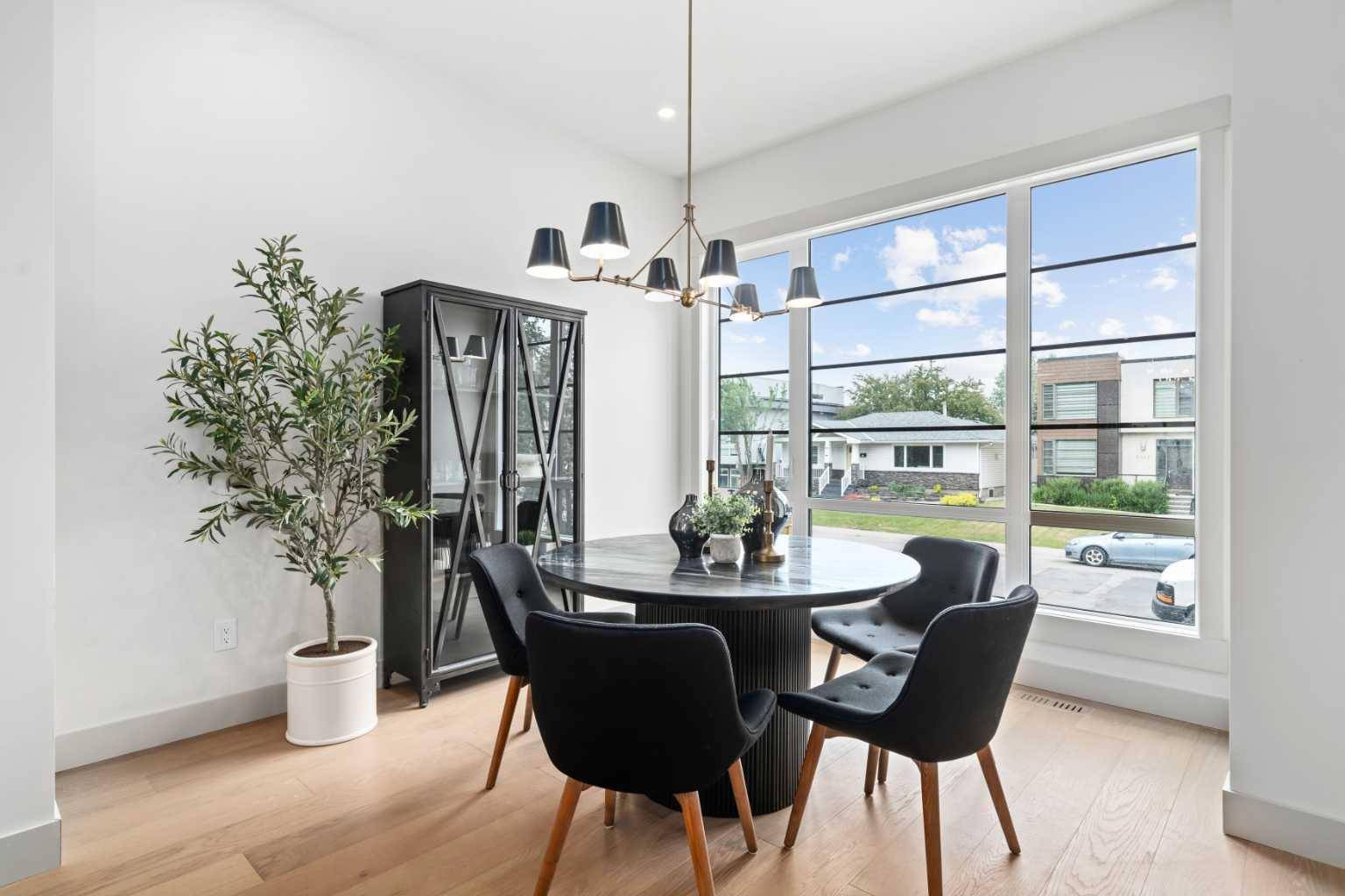 Calgary, AB T2T 1L1,2411 28 AVE SW