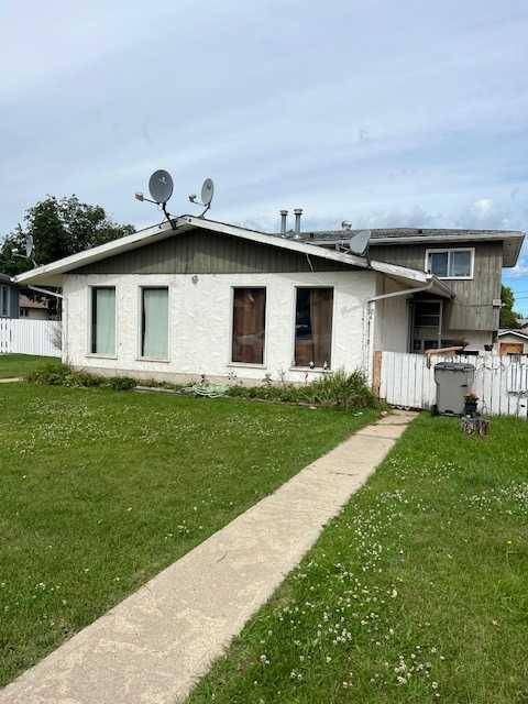 Whitecourt, AB T7S 1H1,18 & 18 A Whitecourt AVE
