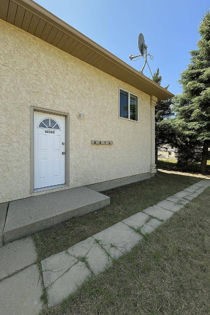 Grande Prairie, AB T8V0S9,9408 100 AVE #B