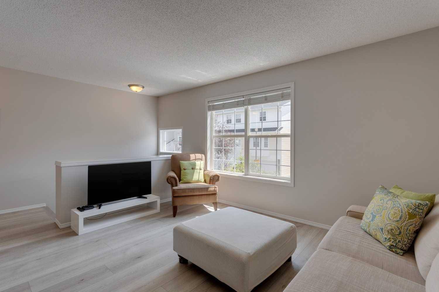 Calgary, AB T2Z 3Y2,180 Prestwick Acres LN Southeast